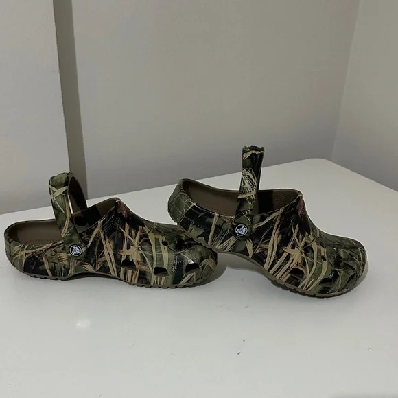 CROCS W9 Camouflage Shoes - Picture 6 of 11